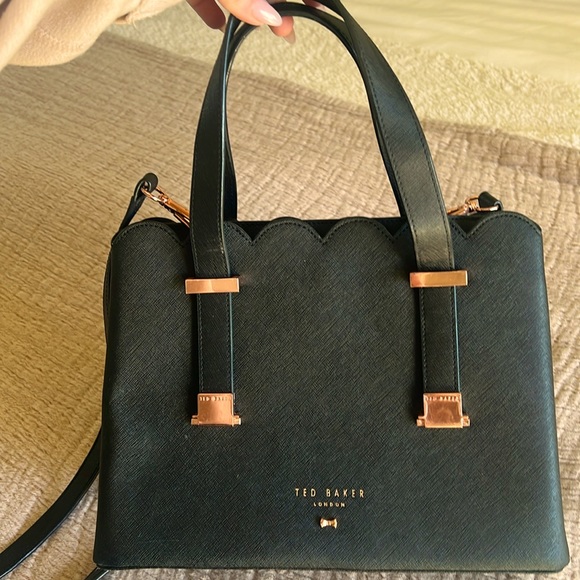 Ted Baker Black Scallop edge crossbody handbag with rose gold hardware. - Picture 1 of 8